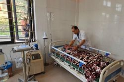 Cấp cứu kịp thời ngư dân gặp nạn trên biển