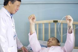 Nam thanh niên 21 tuổi phát hiện u não khổng lồ sau cơn nhức đầu