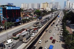 'Đi điền vào chỗ trống' là nguyên nhân ùn tắc giao thông kéo dài