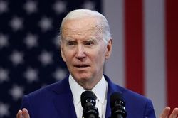 Ông Biden thừa nhận chiến dịch không kích không ngăn được Houthi tấn công