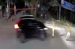 Khởi tố 3 đối tượng lao xe vào tổ CSGT khiến 1 chiến sĩ bị thương