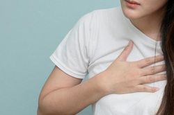 Lao vú có nguy hiểm không?