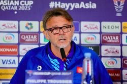 Thua Indonesia, HLV Troussier yêu cầu học trò không buông xuôi