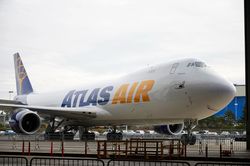 Khoảnh khắc cánh máy bay Boeing bốc cháy, phải hạ cánh khẩn cấp