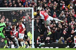 Phản công sắc như dao cạo, Arsenal thắng 5-0, trở lại cuộc đua vô địch khiến Man City và Liverpool dè chừng