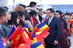 Thủ tướng Phạm Minh Chính và phu nhân cùng đoàn đại biểu cấp cao Việt Nam bắt đầu thăm chính thức Romania