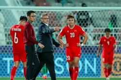 HLV Troussier nói về sai lầm của Thanh Bình trước ĐT Indonesia
