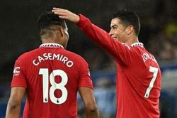 Ronaldo 'rủ' Casemiro tới Trung Đông