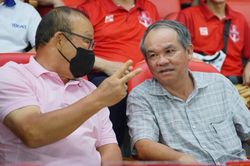 Bầu Đức: Chúng ta phải tỉnh mộng đi, đừng để HLV Troussier ru ngủ nữa!