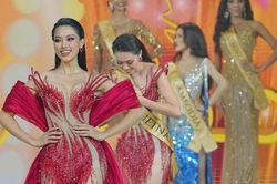 Á hậu Toàn cầu - Đoàn Thu Thủy thừa nhận yếu kém tiếng Anh, tự hứa sẽ trau dồi