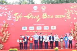Mang Tết sớm đến với bà con vùng xa