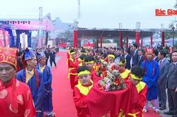 Độc đáo nghi lễ dâng bánh chưng tế Thành hoàng làng