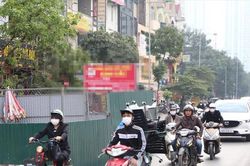 Điểm dừng xe buýt bị che lấp