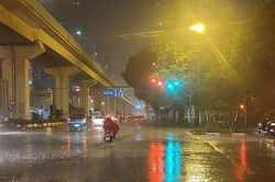 Ảnh hưởng 3 đợt không khí lạnh liên tiếp, Hà Nội mưa, rét nhiều ngày
