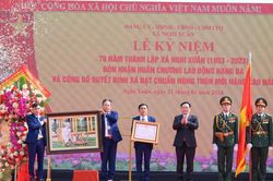 Chủ tịch Quốc hội dự lễ đón nhận Huân chương lao động hạng Ba, công bố xã đạt chuẩn nông thôn mới nâng cao tại Nghệ An