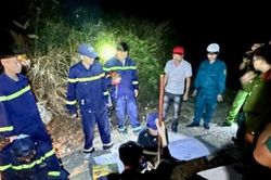 Xuyên đêm cứu 2 du khách TP.HCM mắc kẹt trên núi Cô Tiên - Nha Trang