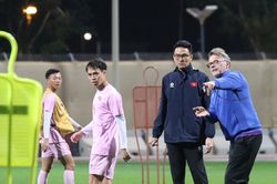 Tuyển Việt Nam: Cái giá của thất bại, không chỉ cho HLV Troussier