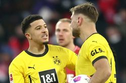 Jadon Sancho xin đá penalty, đồng đội từ chối phũ