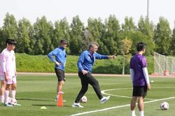 Lãnh đạo VFF động viên thầy trò HLV Philippe Troussier; Nhiều hạt giống bị loại khỏi Australia Open