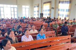 Công an thị xã Ayun Pa tuyên truyền pháp luật cho 250 giáo dân