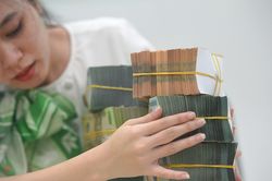 Lãi suất tiết kiệm dự kiến neo ở mức thấp kỷ lục trong suốt năm 2024