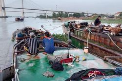 Tuần tra, phát hiện 2 phương tiện khai thác cát trái phép trên sông Tiền