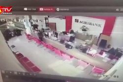 Nợ nần, 2 đối tượng rủ nhau đi cướp ngân hàng