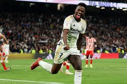 Vinicius ghi bàn bằng vai gây tranh cãi, Real Madrid ngược dòng cảm xúc trước đội cuối BXH La Liga