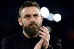 AS Roma và nụ cười lo âu của De Rossi