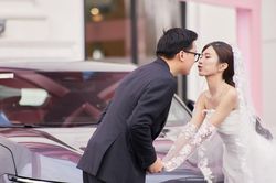 Ngọc Huyền 'Thương ngày nắng về' được chồng tặng xe hơi ngay trong ngày cưới