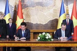 Việt Nam và Romania ký kết nhiều văn kiện hợp tác quan trọng