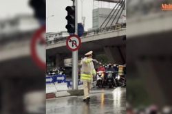 Mưa, lạnh và tắc đường đầu tuần tại Hà Nội
