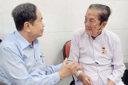 Phó Chủ tịch Thường trực Quốc hội Trần Thanh Mẫn tặng quà tết tại Kiên Giang