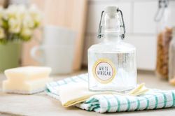 8 công dụng 'thần kỳ' của giấm trắng trong bếp