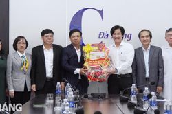 Lãnh đạo thành phố thăm, chúc Tết các đơn vị y tế