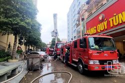 Kịp thời cứu người bị mắc kẹt trong đám cháy tại chung cư Tecco Tower