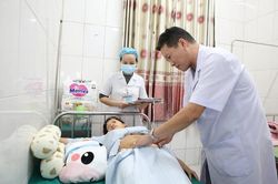 Cứu sống mẹ con sản phụ bị rau bong non thể nặng hiếm gặp