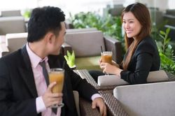Vì sao khó tìm thấy tình yêu sau tuổi 40?