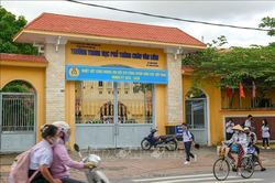 Cần Thơ: Nổ bình thí nghiệm khi thực hành, 5 học sinh bị xây xát