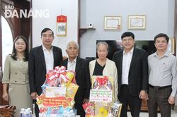 Lãnh đạo thành phố thăm, chúc Tết gia đình chính sách
