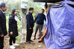 Kiểm tra việc phòng, chống rét cho gia súc tại Võ Nhai
