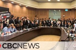 Gia đình các con tin gây áp lực với Nghị viện Israel