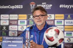 HLV Philippe Troussier: Tôi không chấp nhận chỉ trích nhắm vào cầu thủ