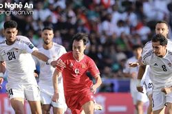 Chơi thiếu người, tuyển Việt Nam thua Iraq giây bù giờ cuối cùng