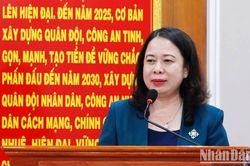 Phó Chủ tịch nước thăm, chúc Tết Công an tỉnh Long An