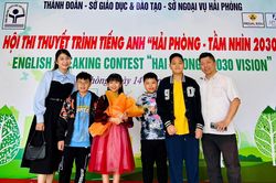 Nữ sinh lớp 5 đam mê thuyết trình bằng tiếng Anh