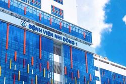 Người lạ ngang nhiên lấy cắp tiền ở bệnh viện nói tiếng Anh với nhân viên y tế
