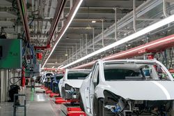 Tesla dự báo mức tăng trưởng sản lượng chậm hơn trong năm 2024