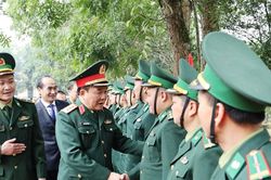 Thứ trưởng Bộ Quốc phòng thăm và tặng quà tết một số đơn vị lực lượng vũ trang tại huyện Bát Xát và thành phố Lào Cai