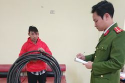 Bắt quả tang đối tượng trộm cắp gần 50 kg dây cáp điện